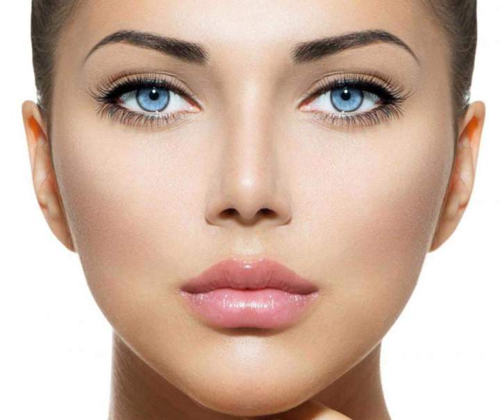 Révélez votre beauté avec un maquillage longue durée.